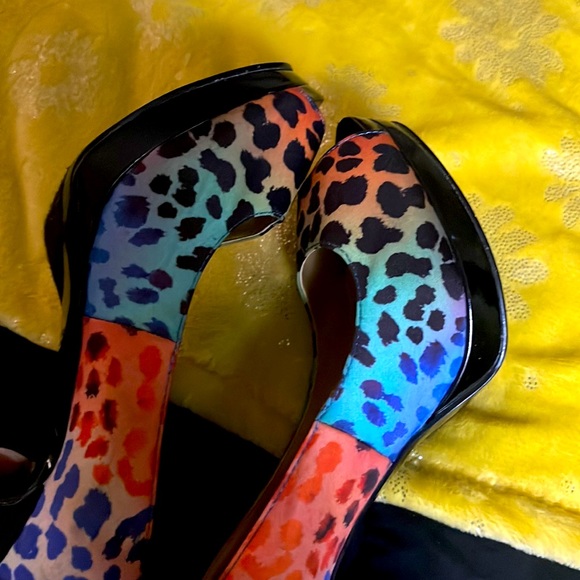 Beautiful Like New Heels - Picture 1 of 4